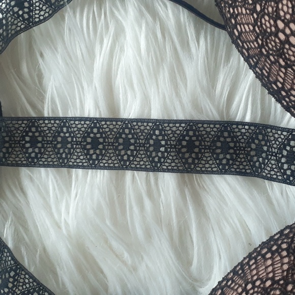 Victoria's Secret Very Sexy Lined Plunge Fishnet Halter Bra Size 38D - Picture 6 of 10